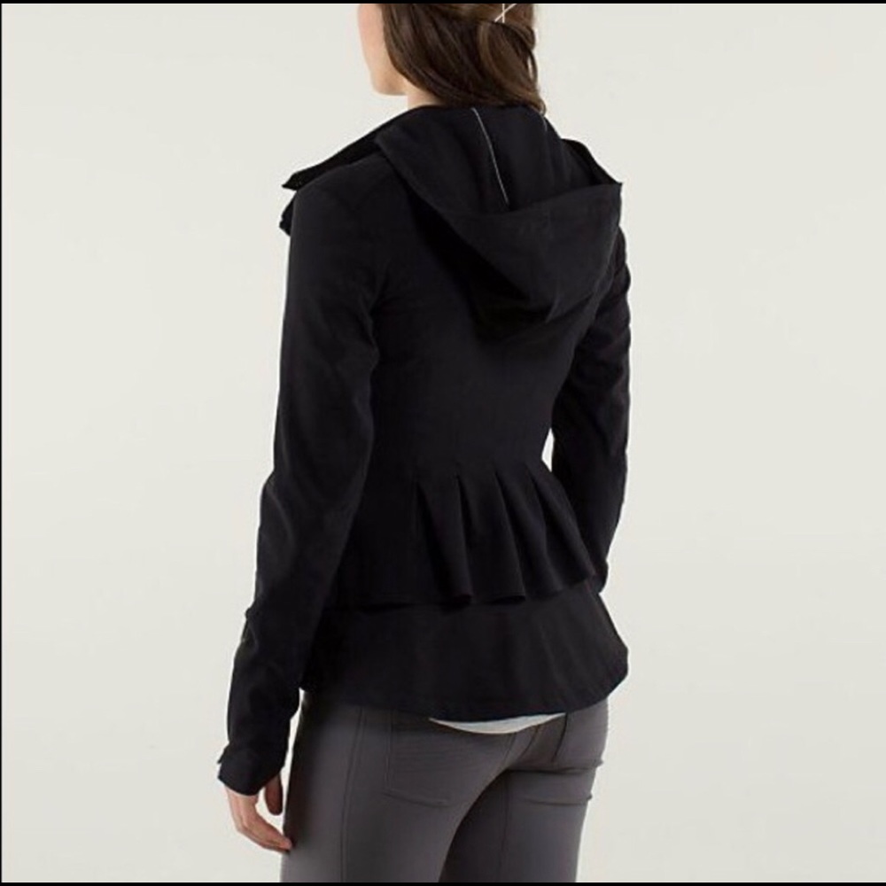 lululemon bust a move jacket. black. size 6.